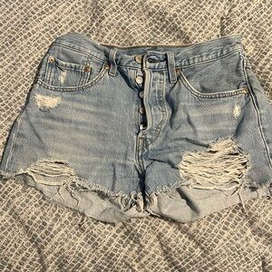 Light blue Levi 501 shorts